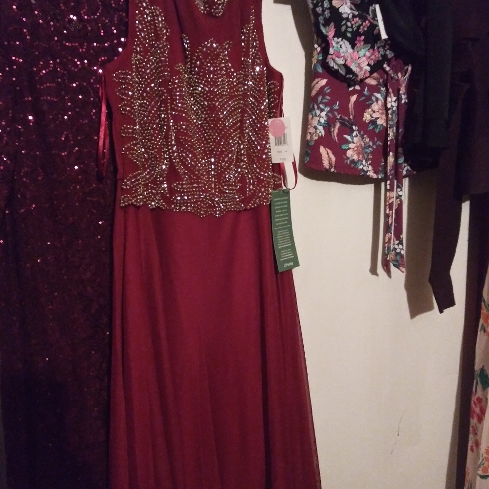 Dresses - Picture 8 of 8